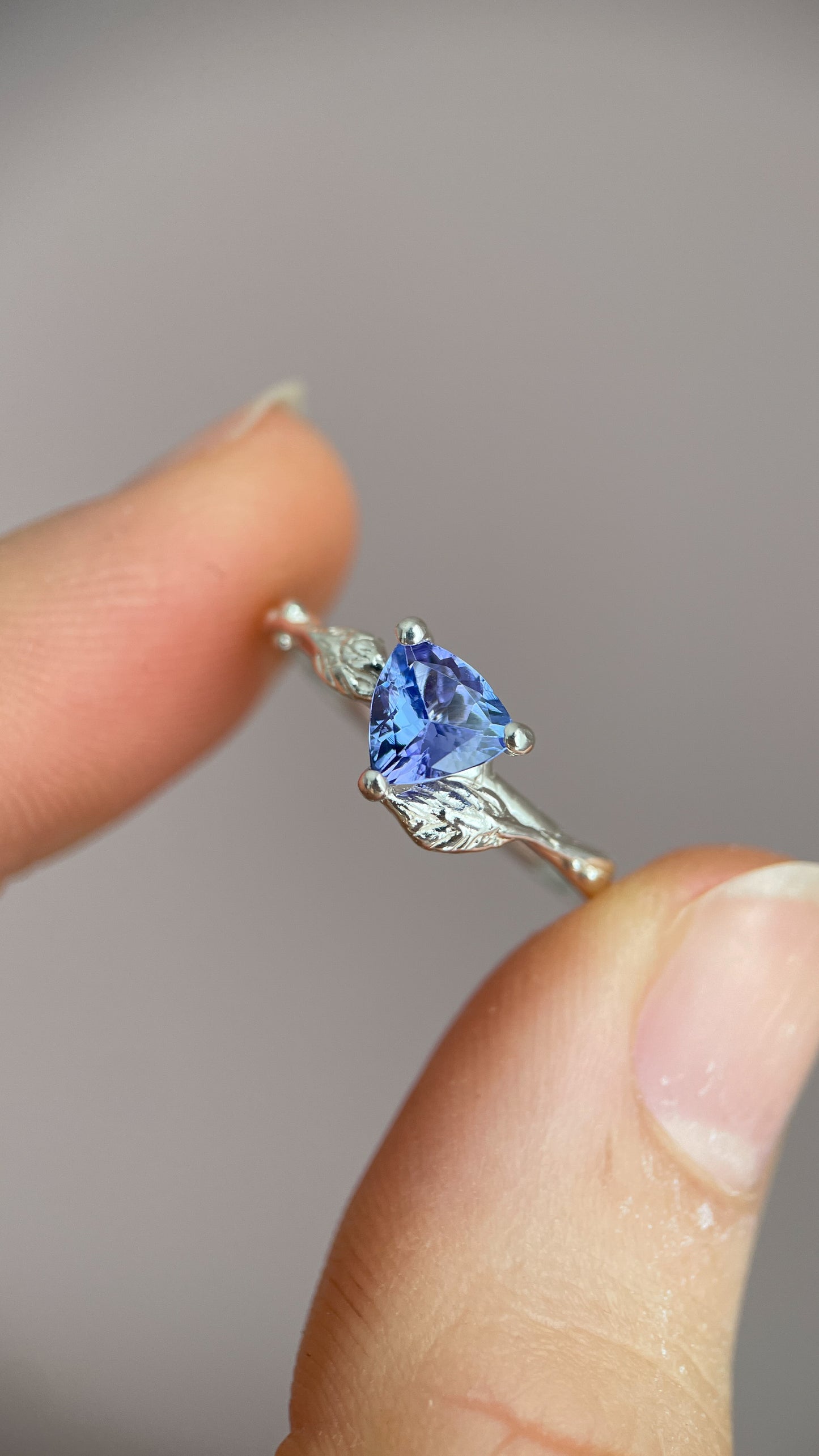 Anello Luce collezione foresta incantata argento 925 tanzanite gioiello artigianale